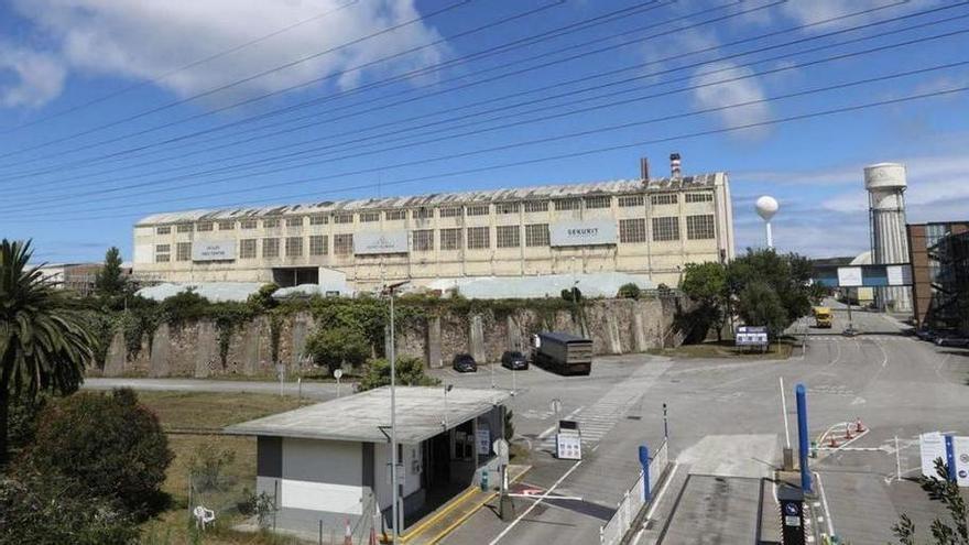 La demolición del antiguo depósito de agua reactiva el proyecto del nuevo horno de Saint-Gobain en Avilés