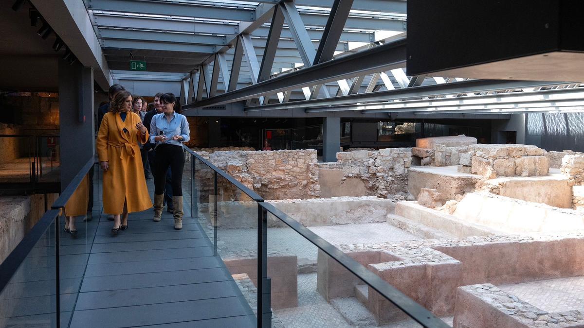 Catalá en la visita al Centro Arqueológico de l'Almoina