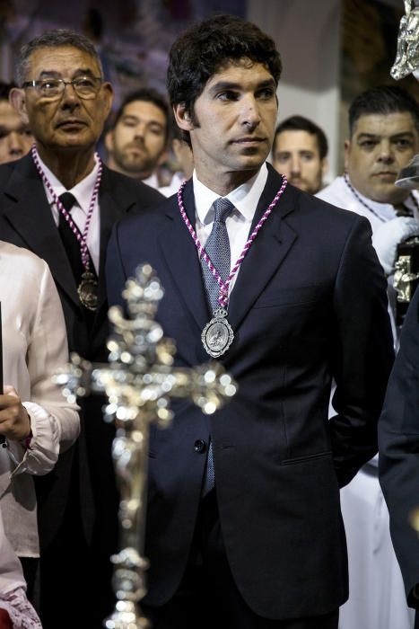 Cayetano Rivera recibe la medalla del Cautivo