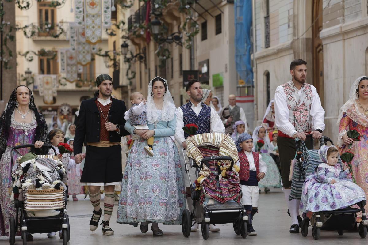 Todas las fotos de la ofrenda del 18 de marzo por la calle San Vicente hasta las 18:30 horas Todas las fotos de la ofrenda del 18 de marzo por la calle San Vicente hasta las 18:30 horas