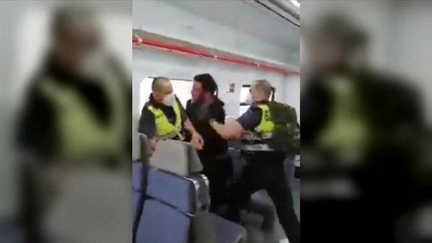 Apartados del servicio dos vigilantes de Renfe por agredir a un pasajero