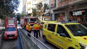 Evacuats dos veïns del carrer Unió de Terrassa després d’una explosió sense ferits