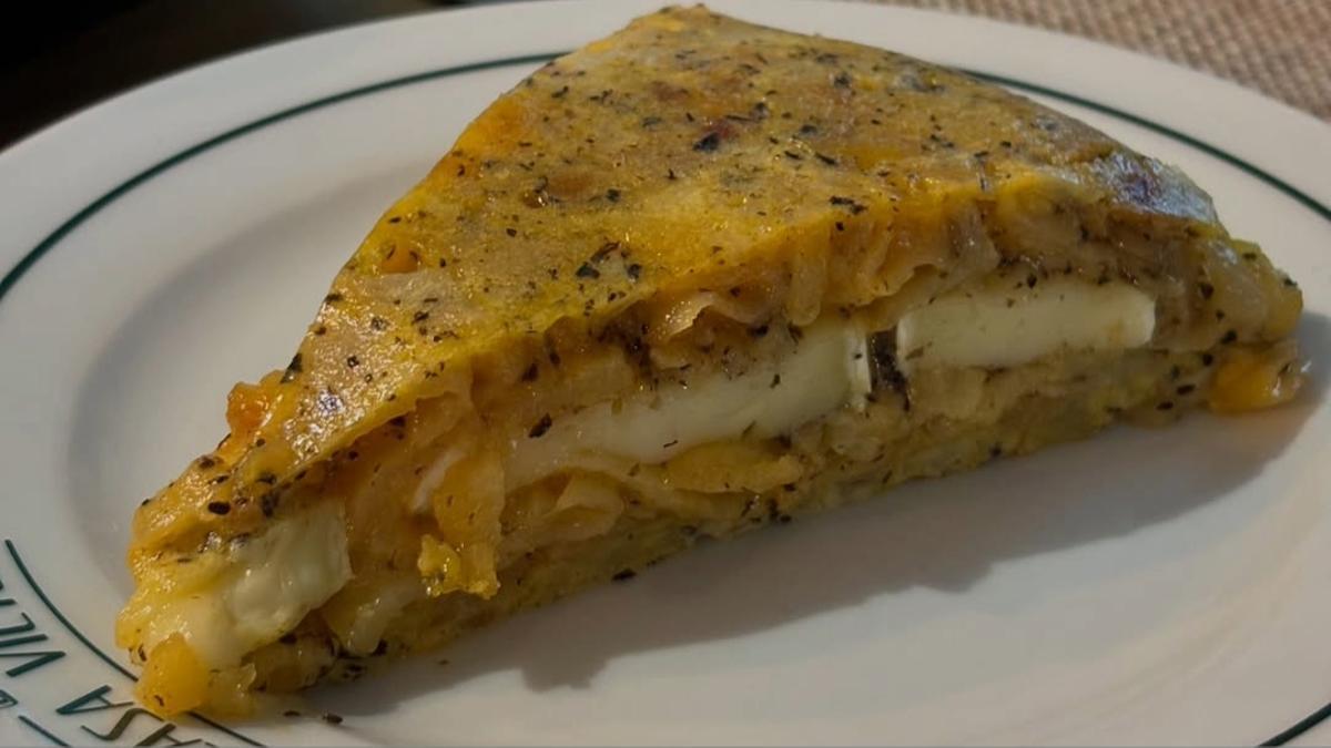 La tortilla trufada con brie del Bar Casa Víctor de Castelldefels