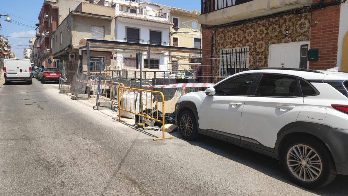 Obras en la calle Colon de la Pobla de Vallbona