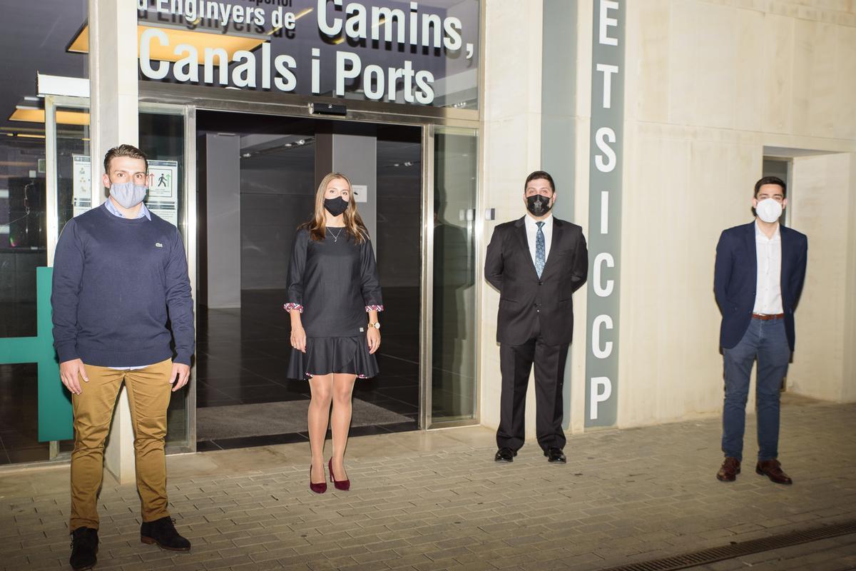 Premiados antes de la entrega de premios de la Fundación Juan Arizo.