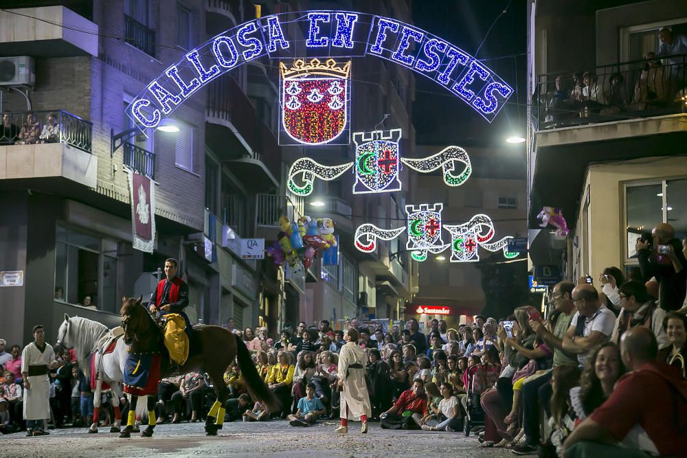 Distintos momentos de la Entrada mora que las tropas de la media luna protagonizaron ayer por las calles de Callosa d´en Sarrià.