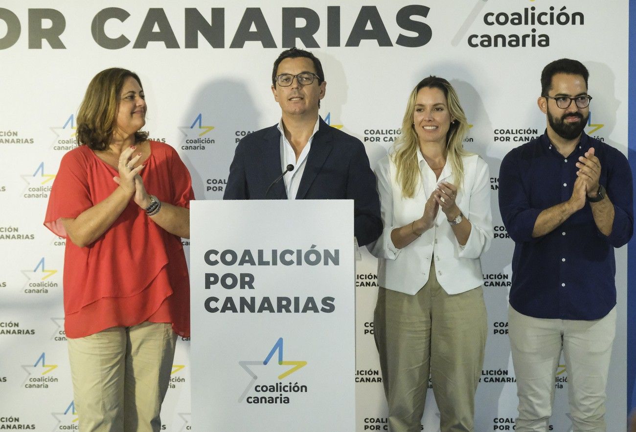 María Fernández comparece en la sede de CC en Las Palmas de Gran Canaria