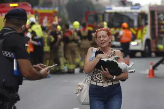 El incendio en la avenida del Puerto de València, en imágenes