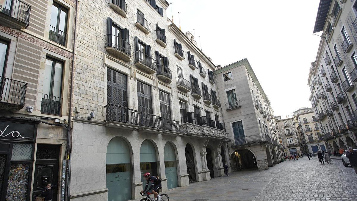 La façana de l'Ajuntament de Girona en una imatge d'arxiu.