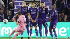 Lionel Messi marca de falta ante Orlando City