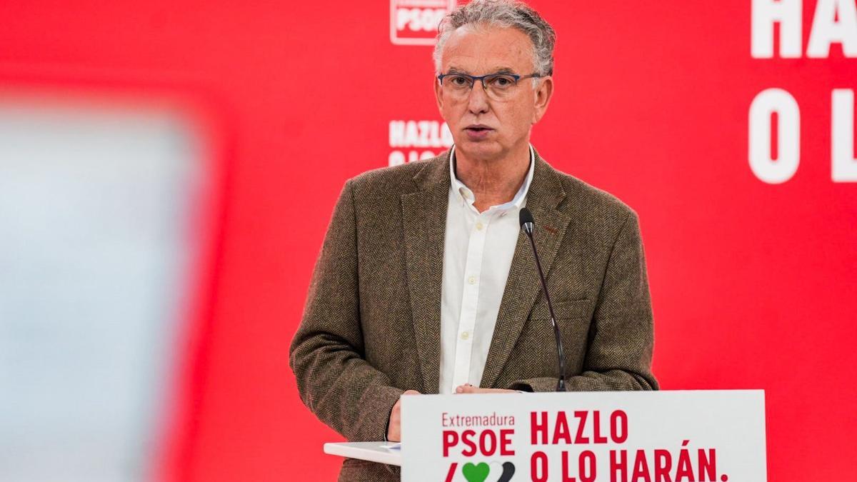 El presidente de la Comisión Gestora del PSOE de Extremadura, José Luis Quintana