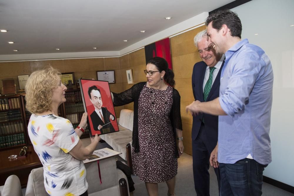 Hugo Carrio recoge el Asturiano del Mes