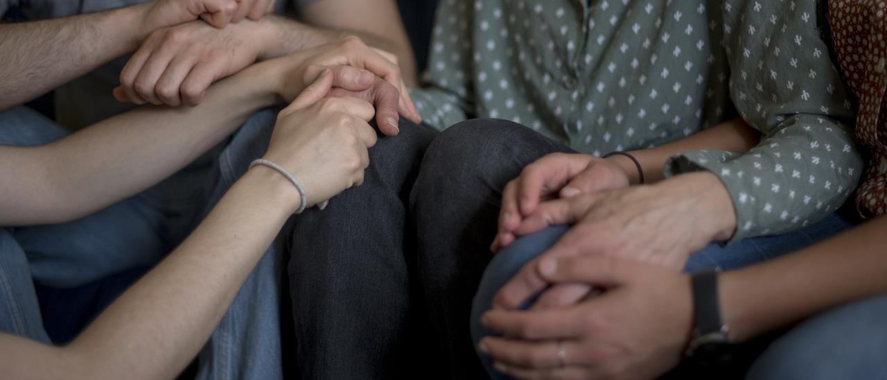 Familiares de una persona con alzhéimer.