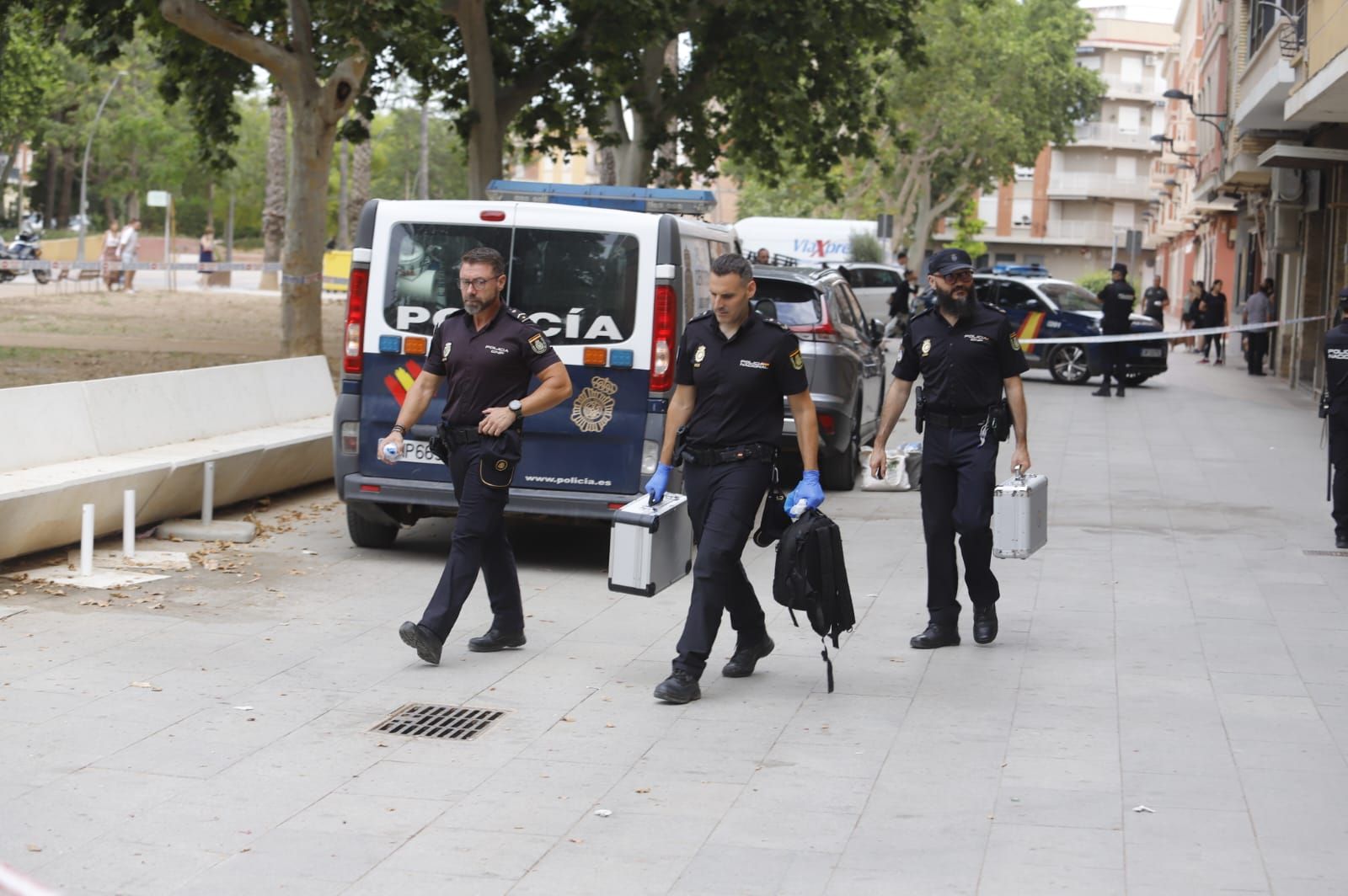 La Policía Nacional en el lugar del doble crimen de Algemesí