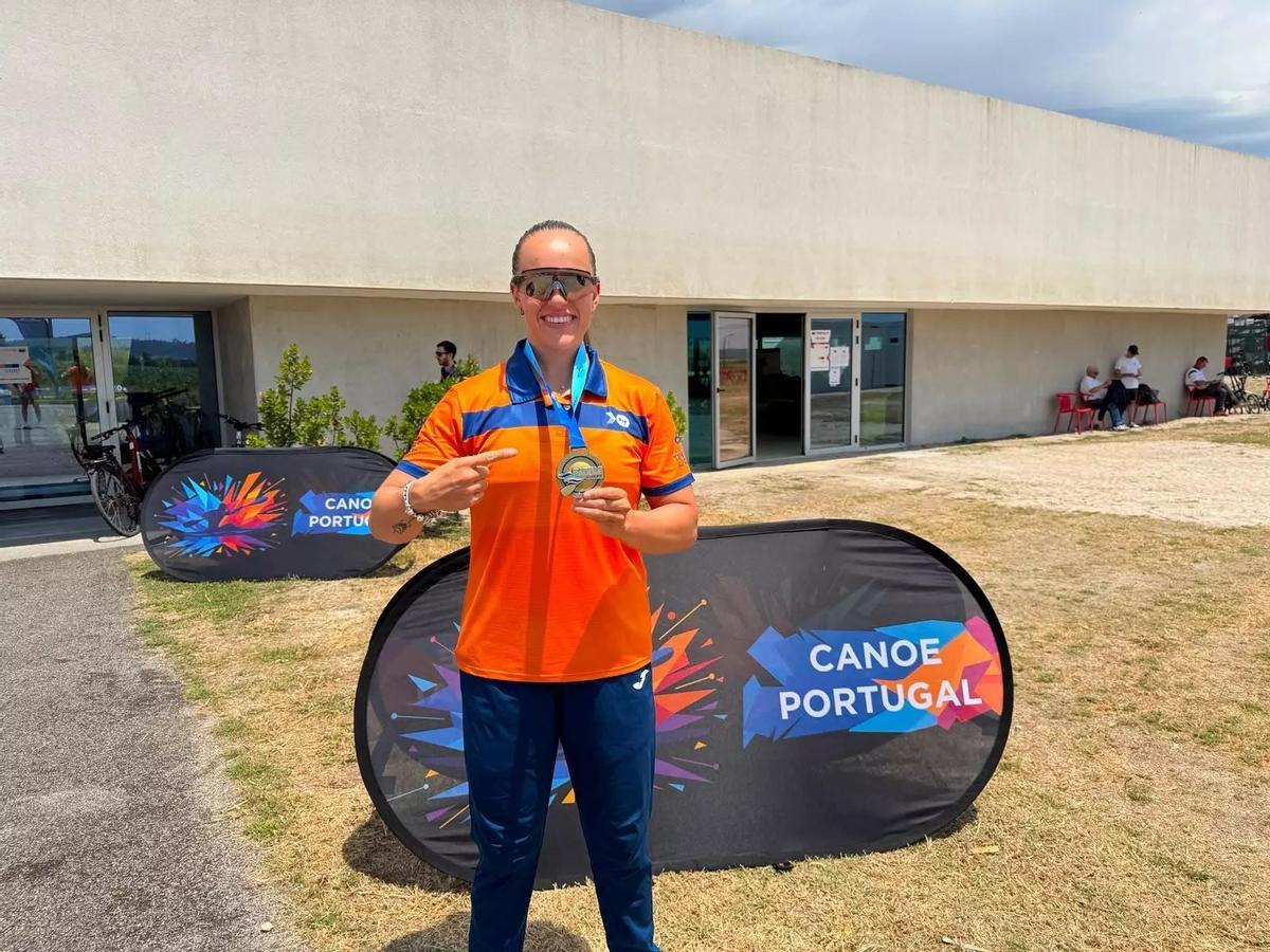 Bárbara Pardo, con la medalla de oro lograda en el Europeo celebrado en Portugal hace apenas un mes.
