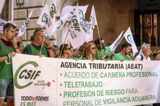 Paro de 24 horas de los funcionarios de Hacienda de Mallorca, en imágenes