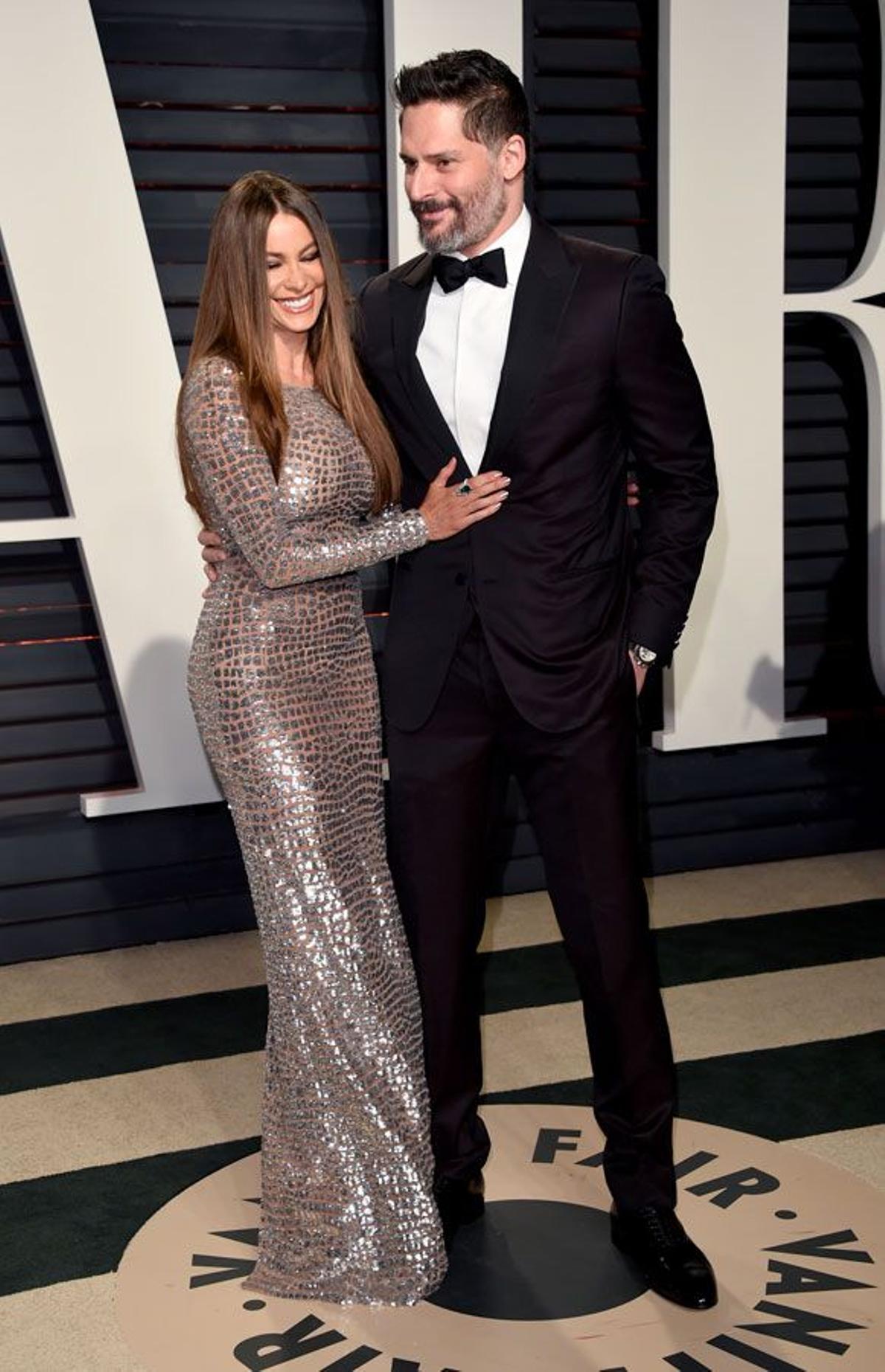 Sofía Vergara con un vestido de Michael Kors, junto a Joe Manganiello, en los Premios Oscar 2017