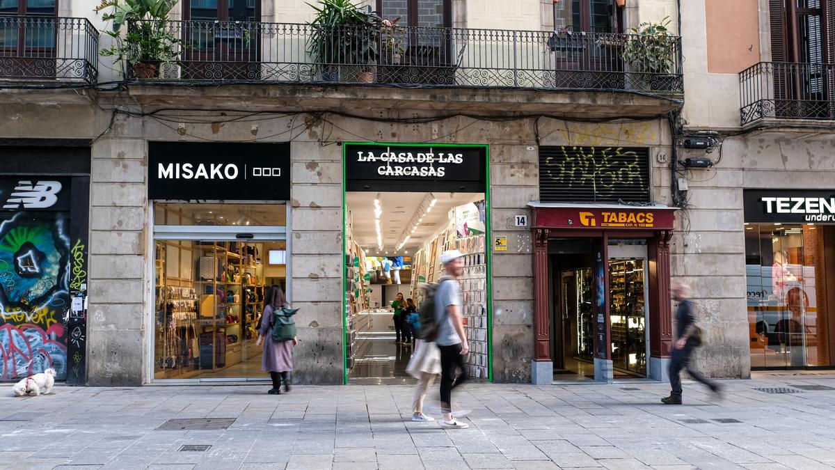 barcelona 31-03-2023 barcelona la tienda de las carcasas portal del angel 14foto-Georgina Roig-2