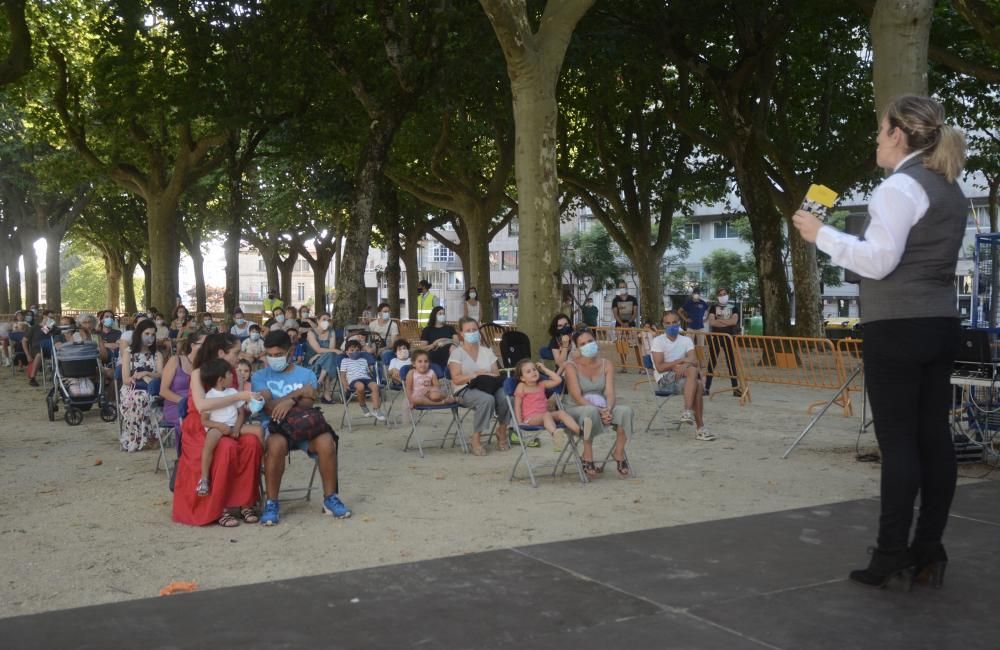 Los niños disfrutran de su espacio de teatro, música y magia en las fiestas de Pontevedra