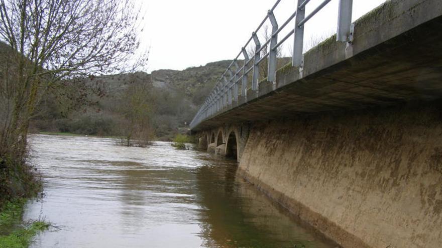 Río Aliste a su paso por Gallegos