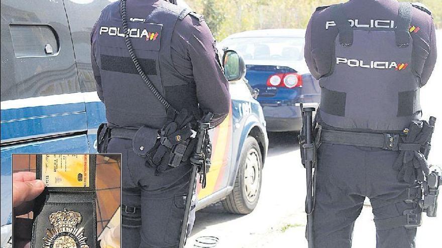 Finge ser policía nacional para hacer una falsa inspección en un bar de Castelló