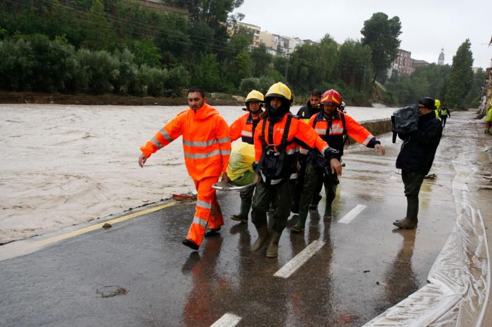 El río Clariano desbordado a su paso por Ontinyent