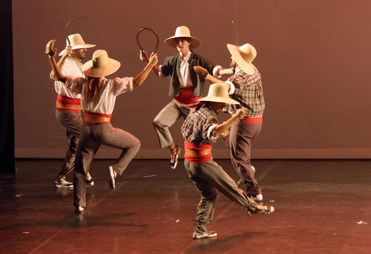 GALERIA | L’Esbart Dansaire Santvicentí estrena espectacle al Conservatori de Manresa GALERIA | L’Esbart Dansaire Santvicentí estrena espectacle al Conservatori de Manresa
