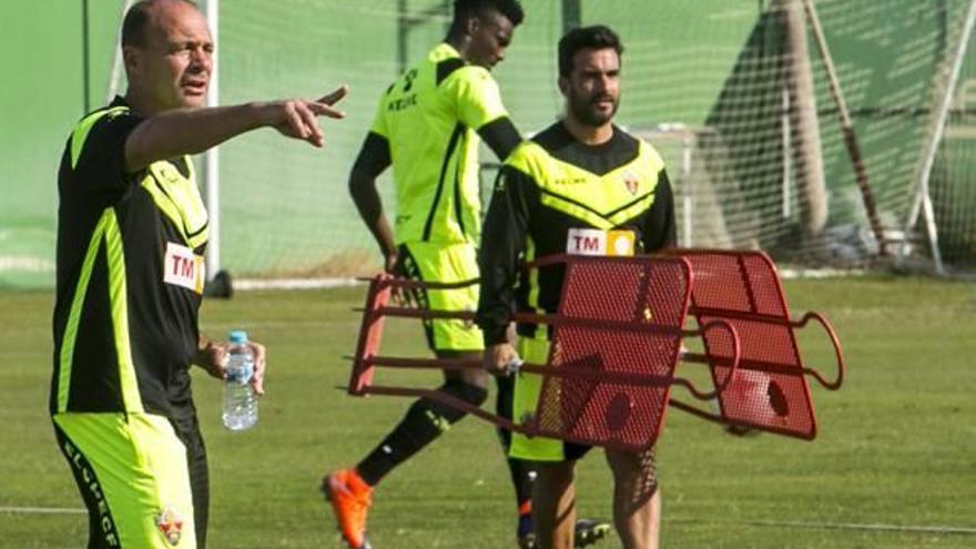 Vicente Mir, durante el entrenamiento en el campo Anexo.