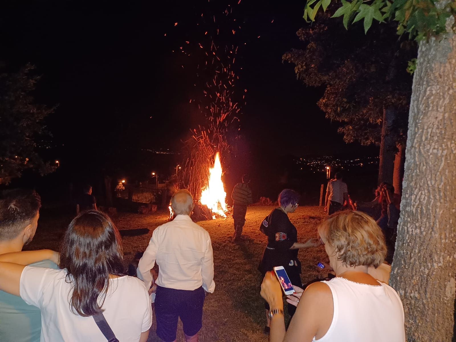 La noche de San Xoán en Bueu: la playa de Banda do Río y el parque de Xexide