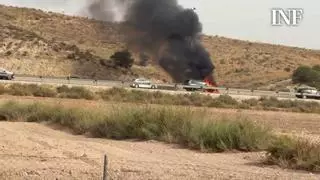 El incendio de un vehículo provoca retenciones de hasta cuatro kilómetros en la A-70 en Alicante