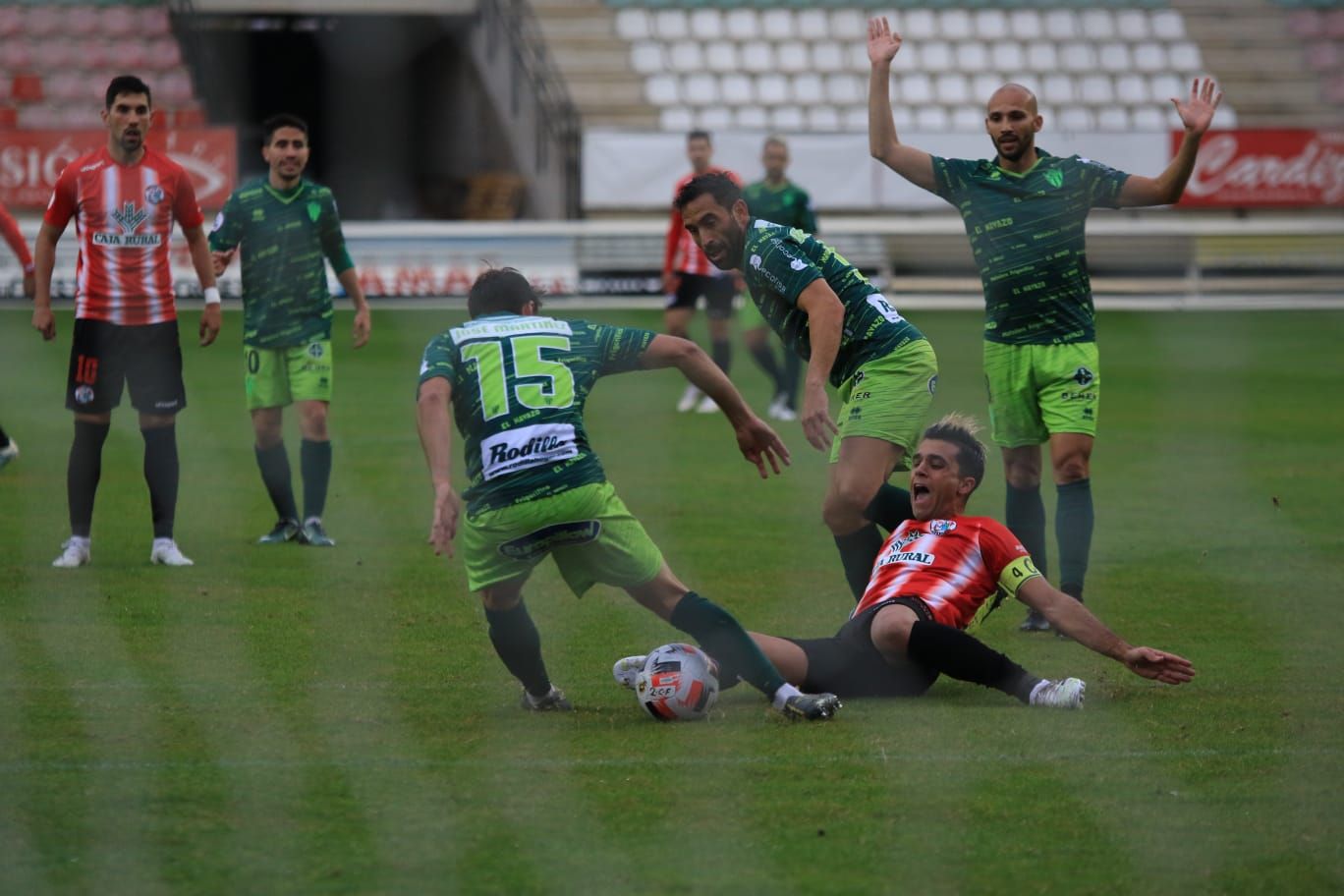 El Zamora CF empata con diez jugadores frente al Guijuelo (2-2)