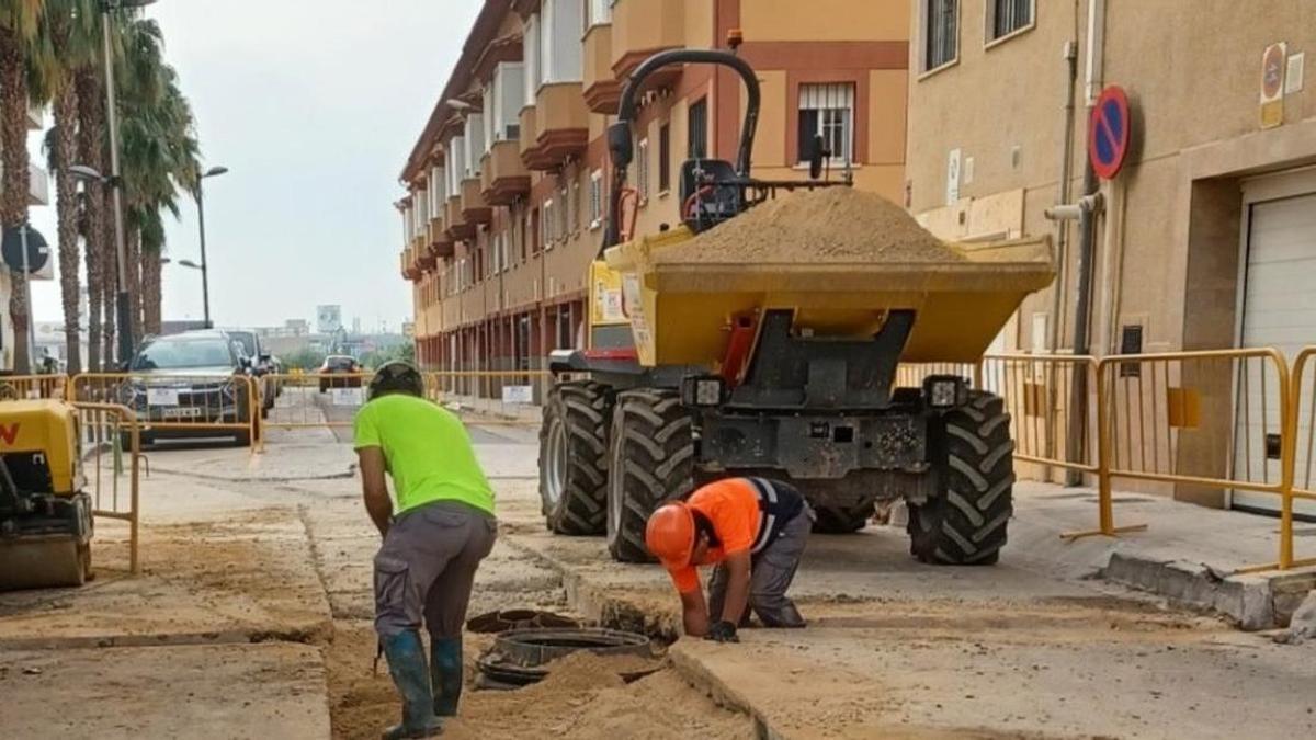 Obras en alcantarillado en Alfafar.