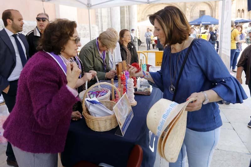 Besamanos en la Plaza de la Virgen