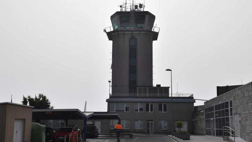 Un vuelo privado frustra su aterrizaje en Alvedro en pleno temporal por la borrasca &#039;Karlotta&#039;