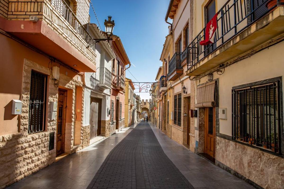 Calles y muralla de Benissanó.