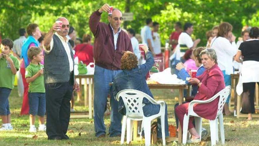 Pulpada y verbena a cargo de la orquesta Venezia, hoy en las fiestas de Iñás