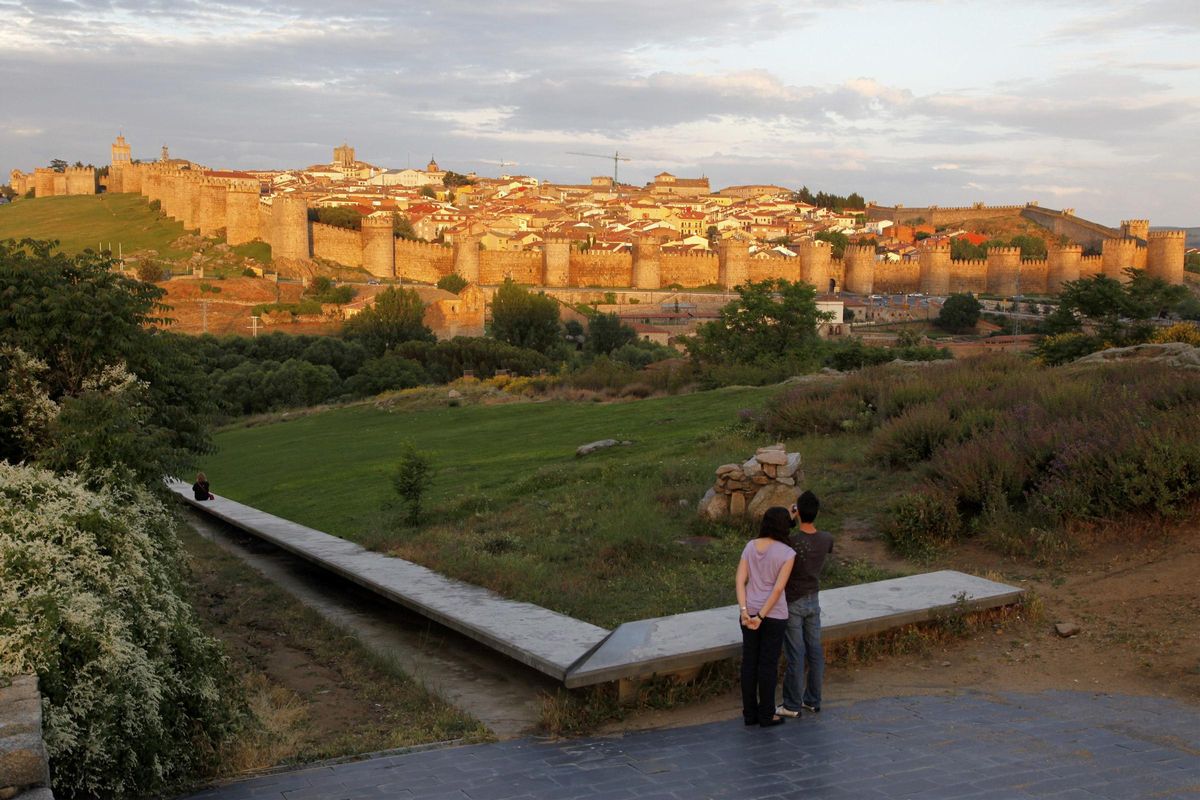 Imagen la muralla de Ávilla.