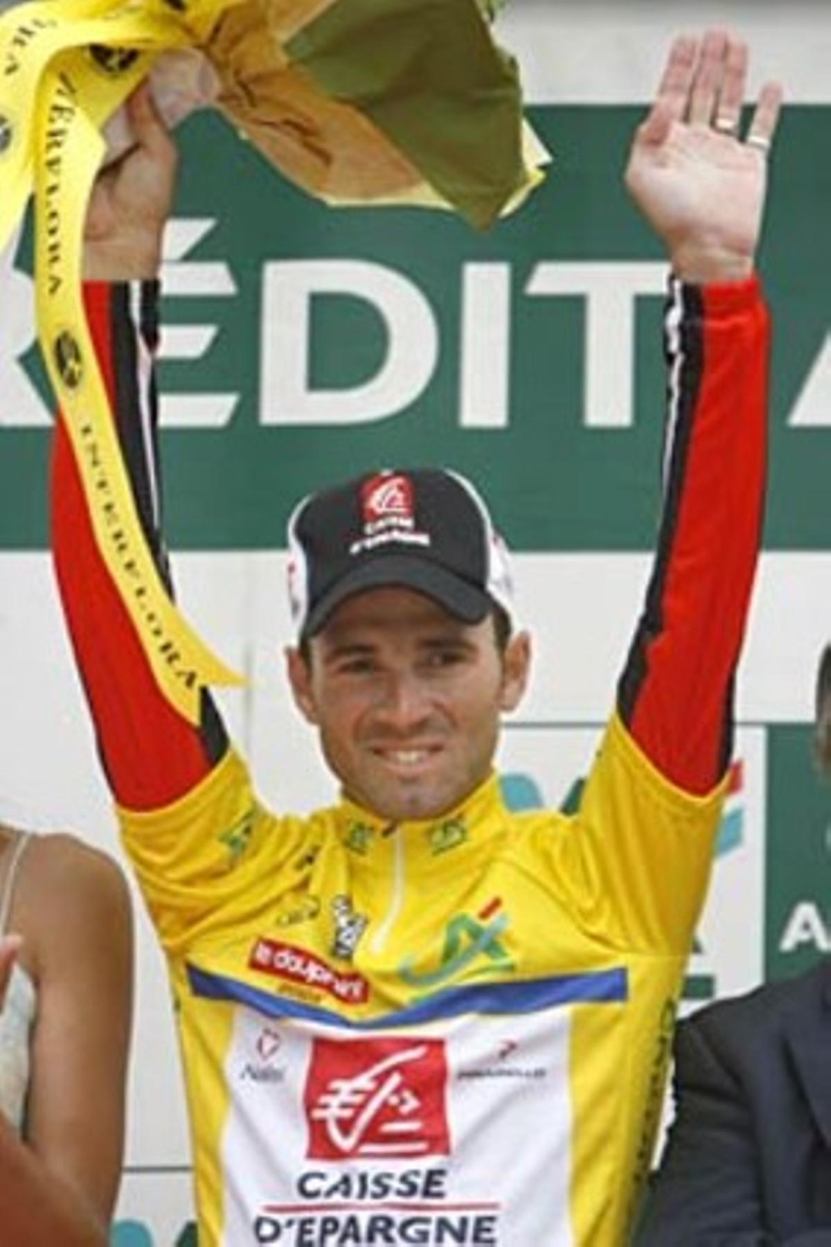 Valverde celebra la victòria al podi. Valverde celebra la victòria al podi.
