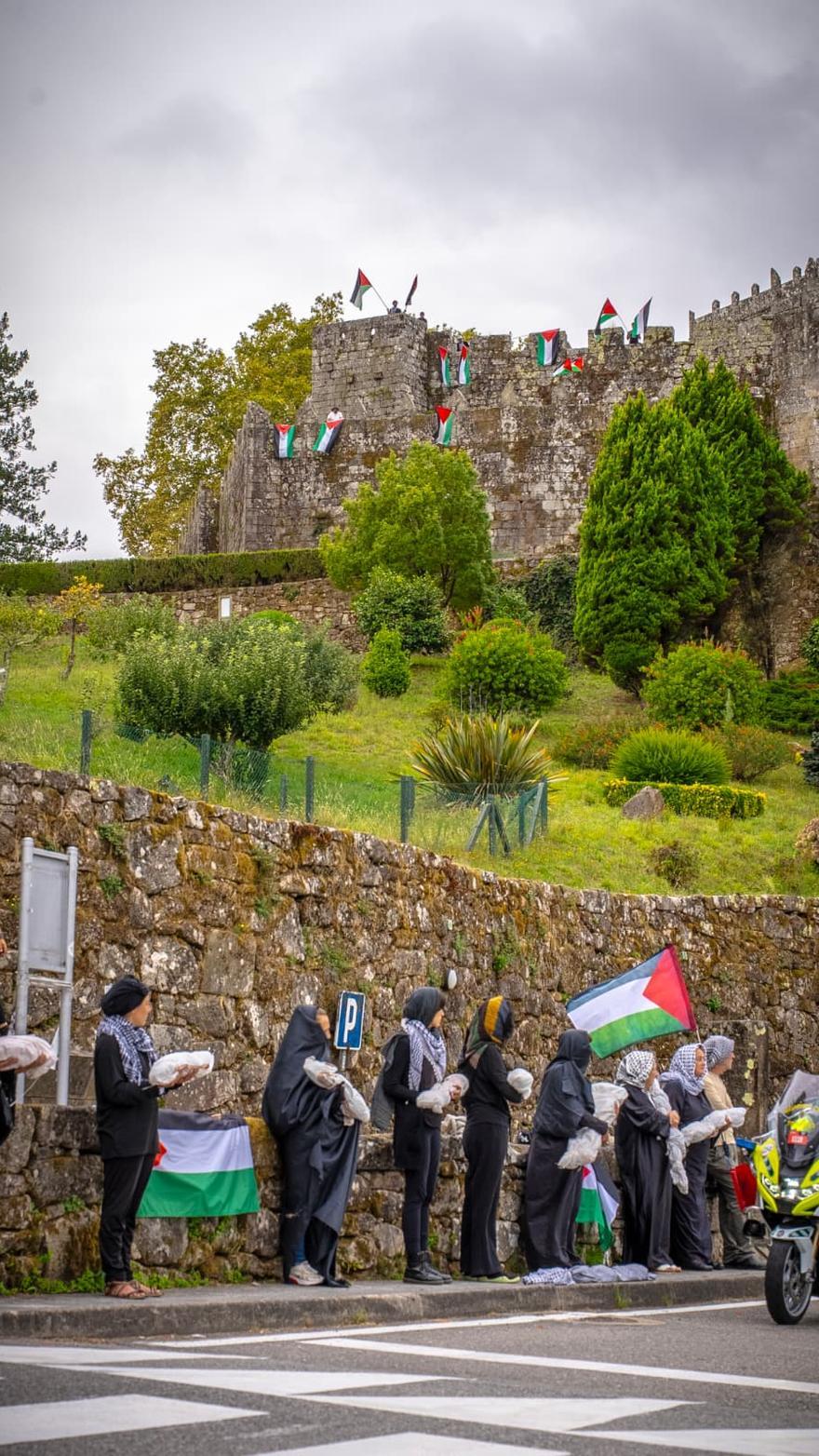 Manifestastes propalestinos en el concello de Soutomaior