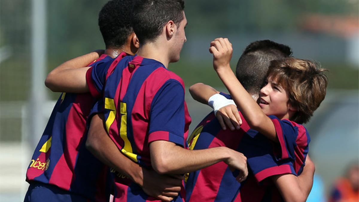 La alegría por el gol reflejada en los jugadores del cadete A del Barça