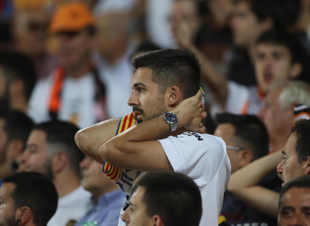 La emoción de Mestalla durante el derbi con el Villarreal