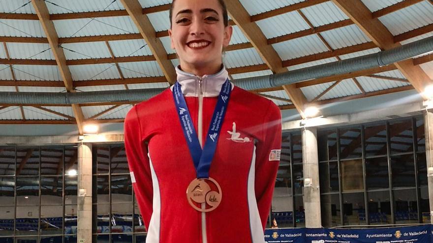 Ainara Mota se cuelga el bronce en el Campeonato de España de Natación Artística