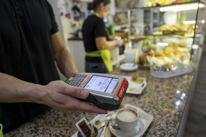 La caiguda del núvol d’Amazon paralitza els pagaments a Espanya i causa errors en datàfons, caixers i Bizum