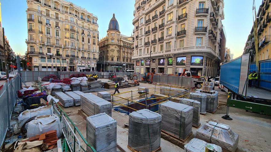 Palacios regresa a la Gran Vía madrileña con el templete gemelo de Porriño