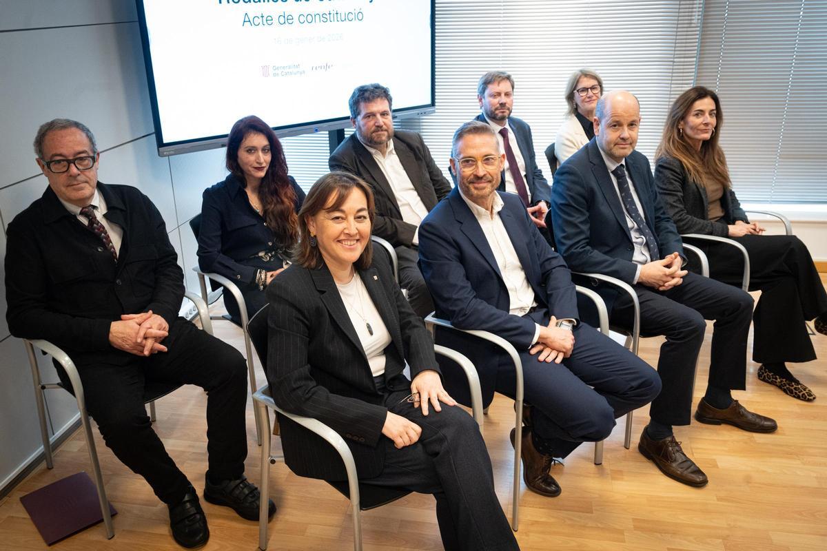 Los nueve miembros del consejo de administración de la nueva Rodalies de Catalunya, con la consellera Paneque en primera fila.