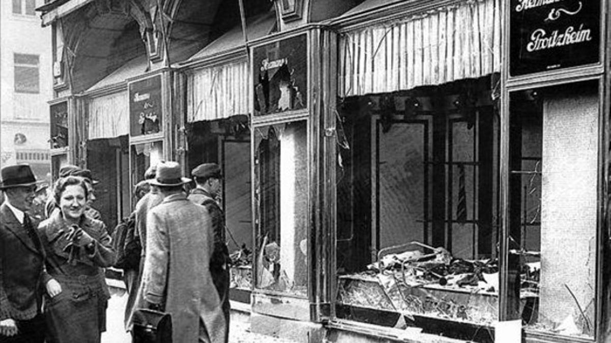 La 'Kristallnacht' o 'Noche de los cristales rotos', el 9 de noviembre de 1938, fue una purga contra los judíos.