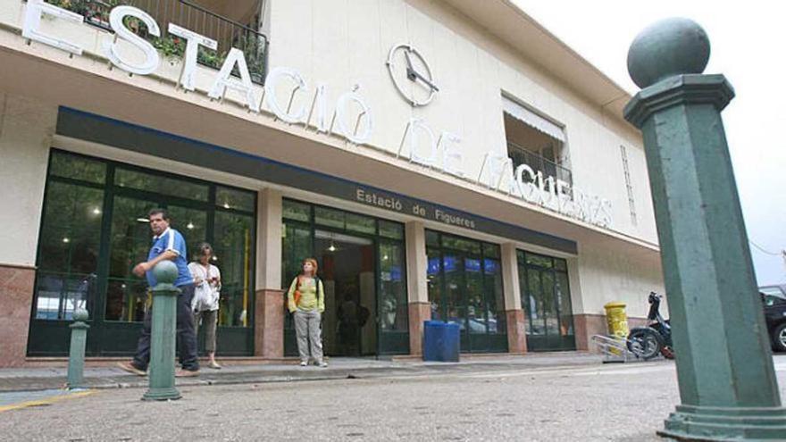 Un robatori de cable entre Figueres i Vilamalla causa retards a la circulació de trens