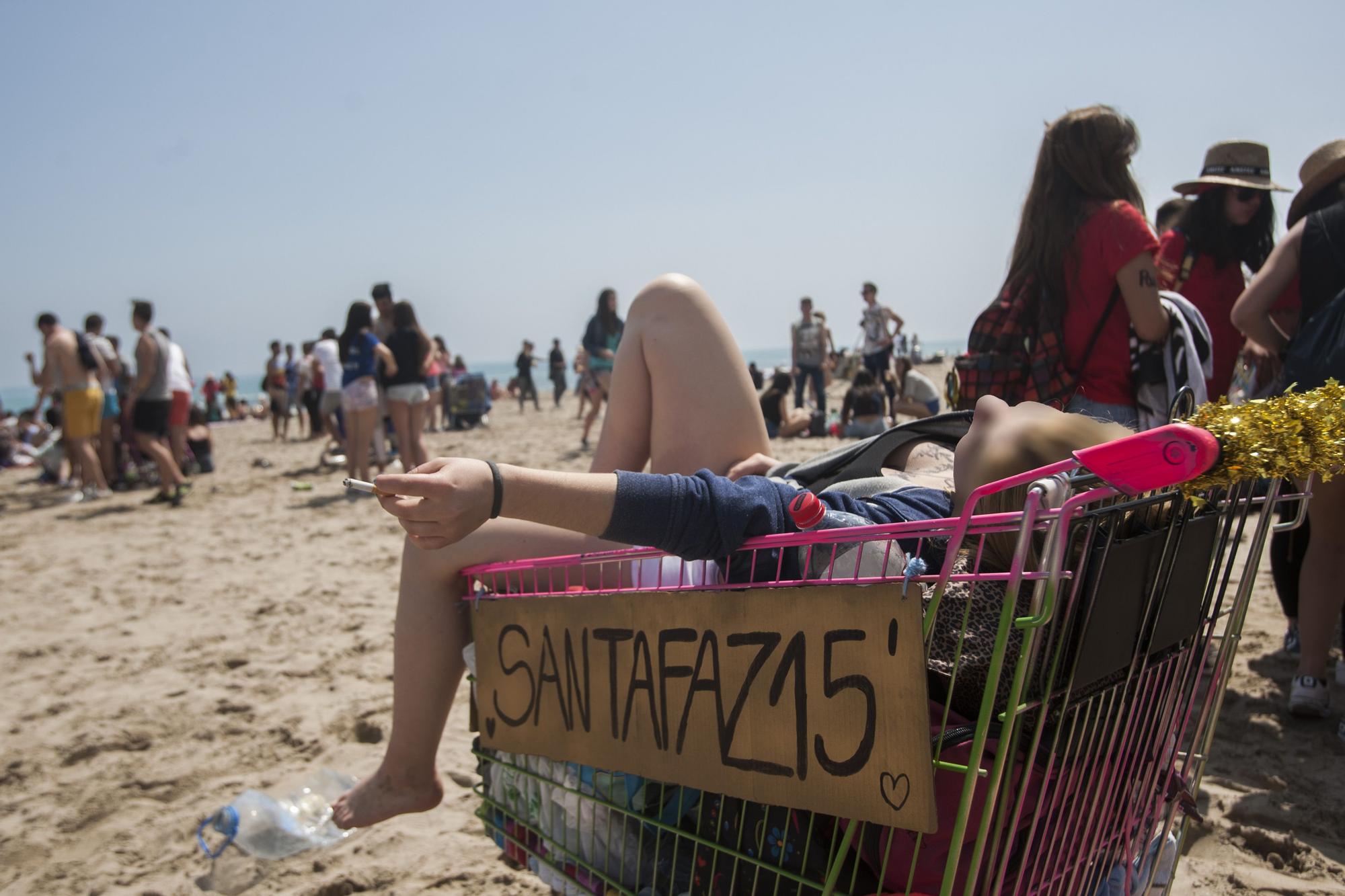 Así eran los Botellones el día de Santa Faz en la Playa de San Juan antes de las restricciones de seguridad