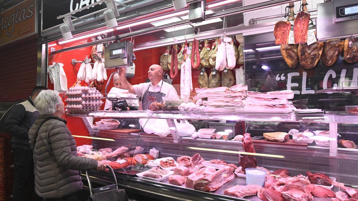 Puesto de carne en el mercado de Verónicas de Murcia.