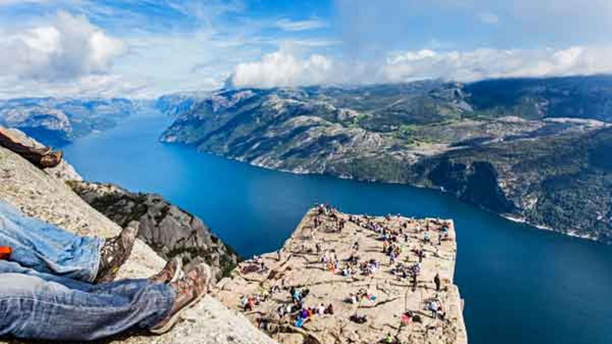 El descomunal peñasco del Preikestolen es conocido como "El Púlpito".